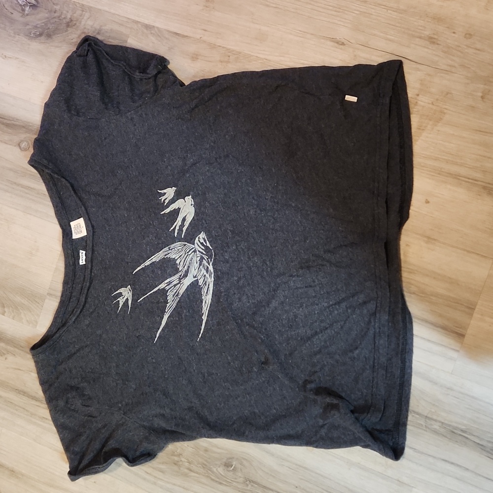 Levi's tee